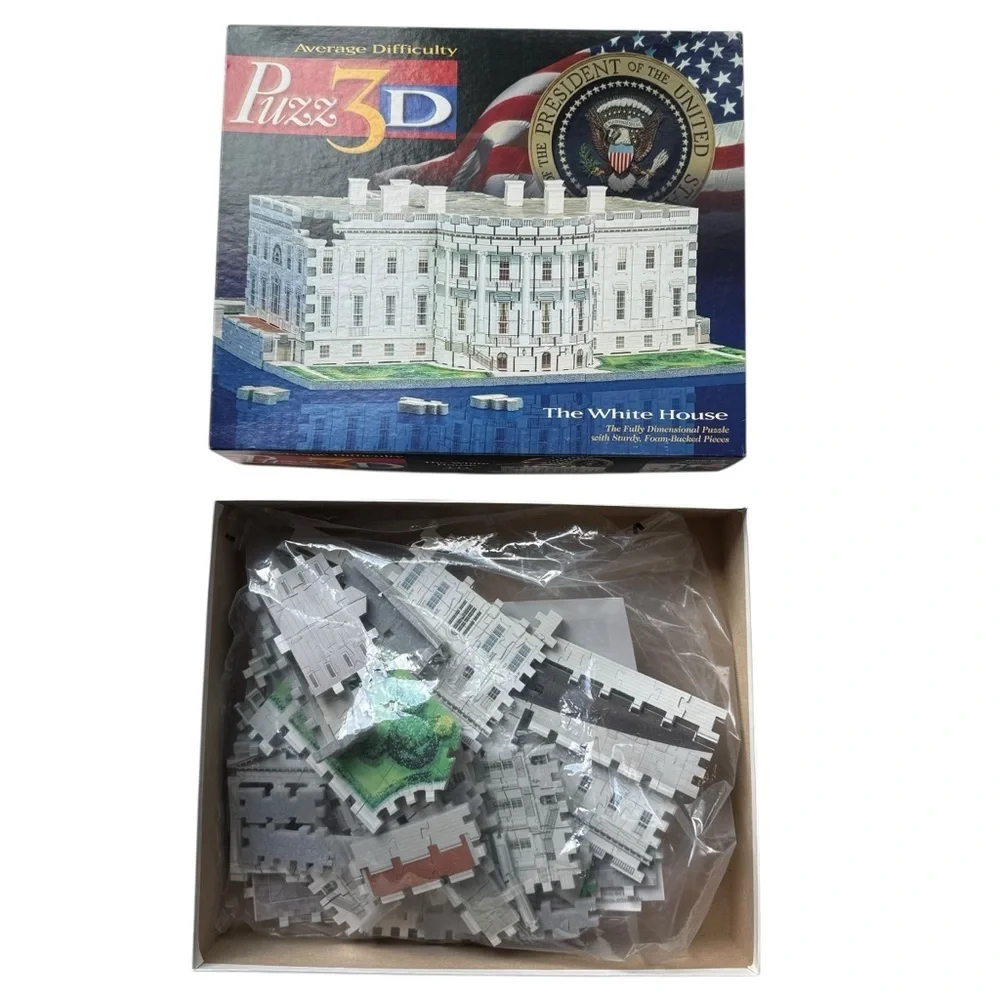 Milton Bradley 443 piece 3D jigsaw puzzle 